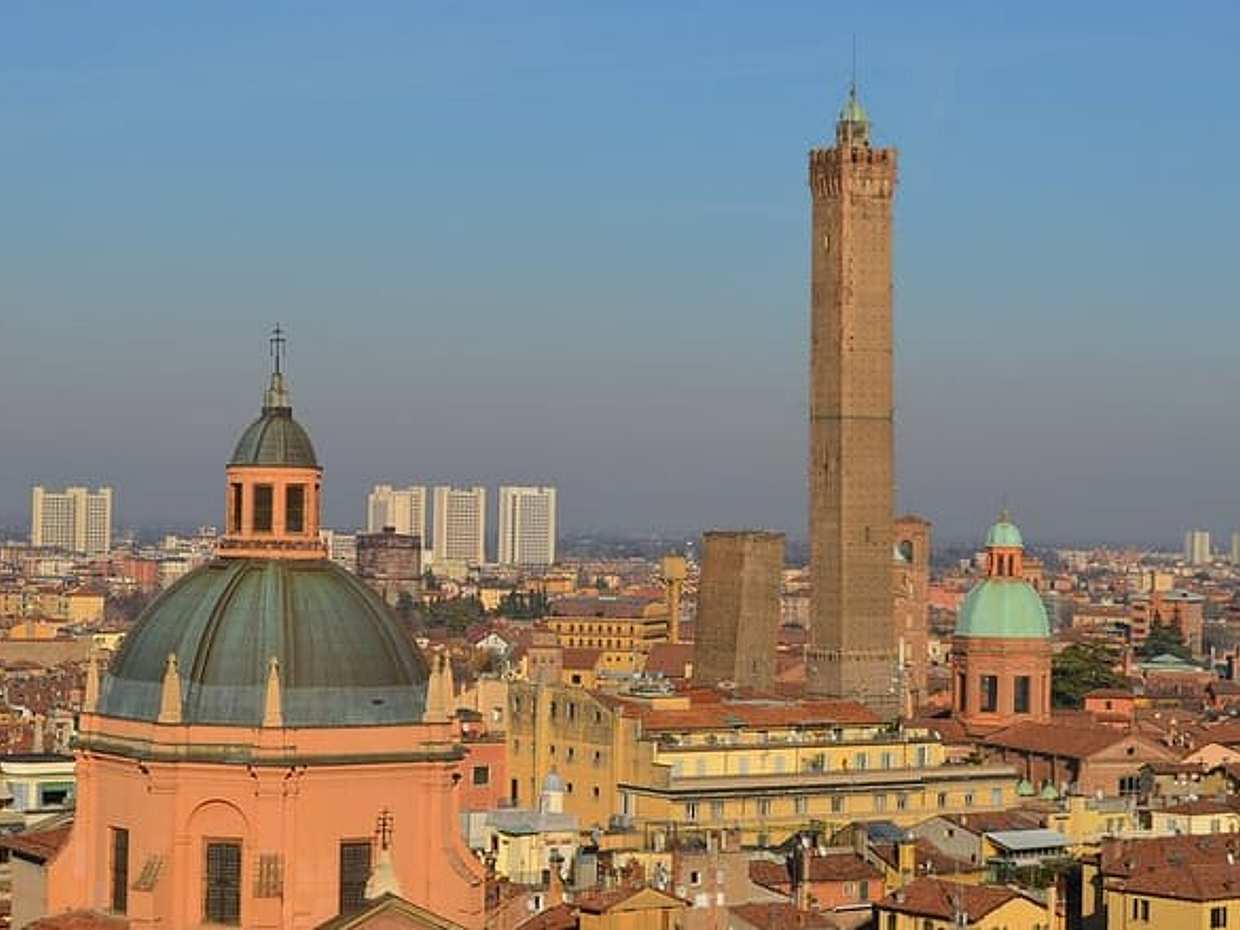 Milan to Bologna Private Transfer with English-Speaking Driver