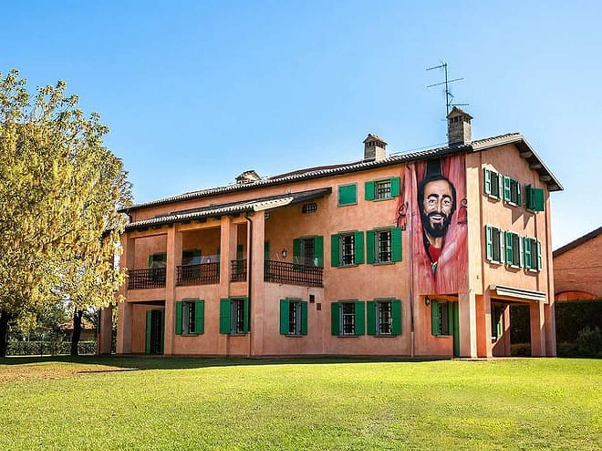 Modena: Balsamic Vinegar Tasting Tour & Pavarotti House (Italian)