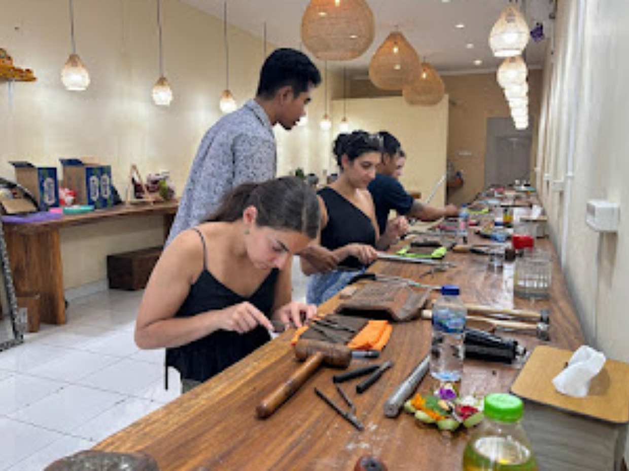 Atelier de création de bijoux en argent à Bali et visite de l'usine Artika Silver en Indonésie
, photo 2