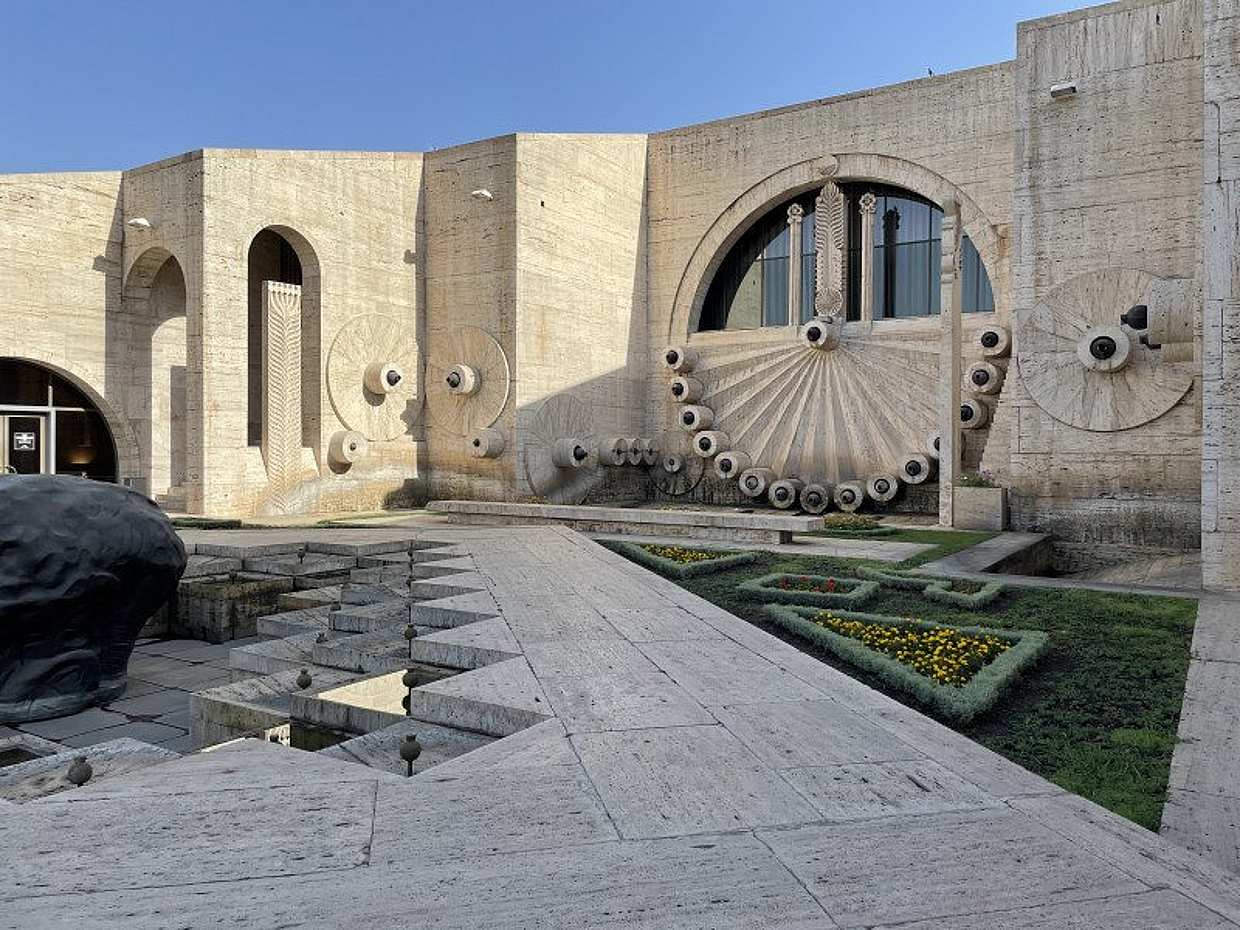 Armenischer Modernismus. Hauptmonumente von Eriwan.
, photo 2