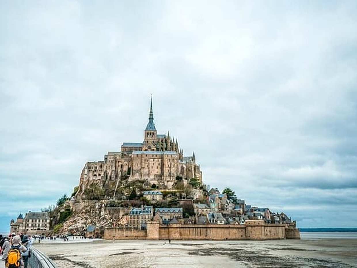Mont Saint Michel Private VIP Tour with with Louvre Photoshoot
