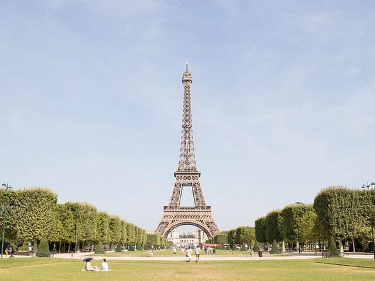 CDG Transfers and Private Eiffel Summit with River Cruise Tour