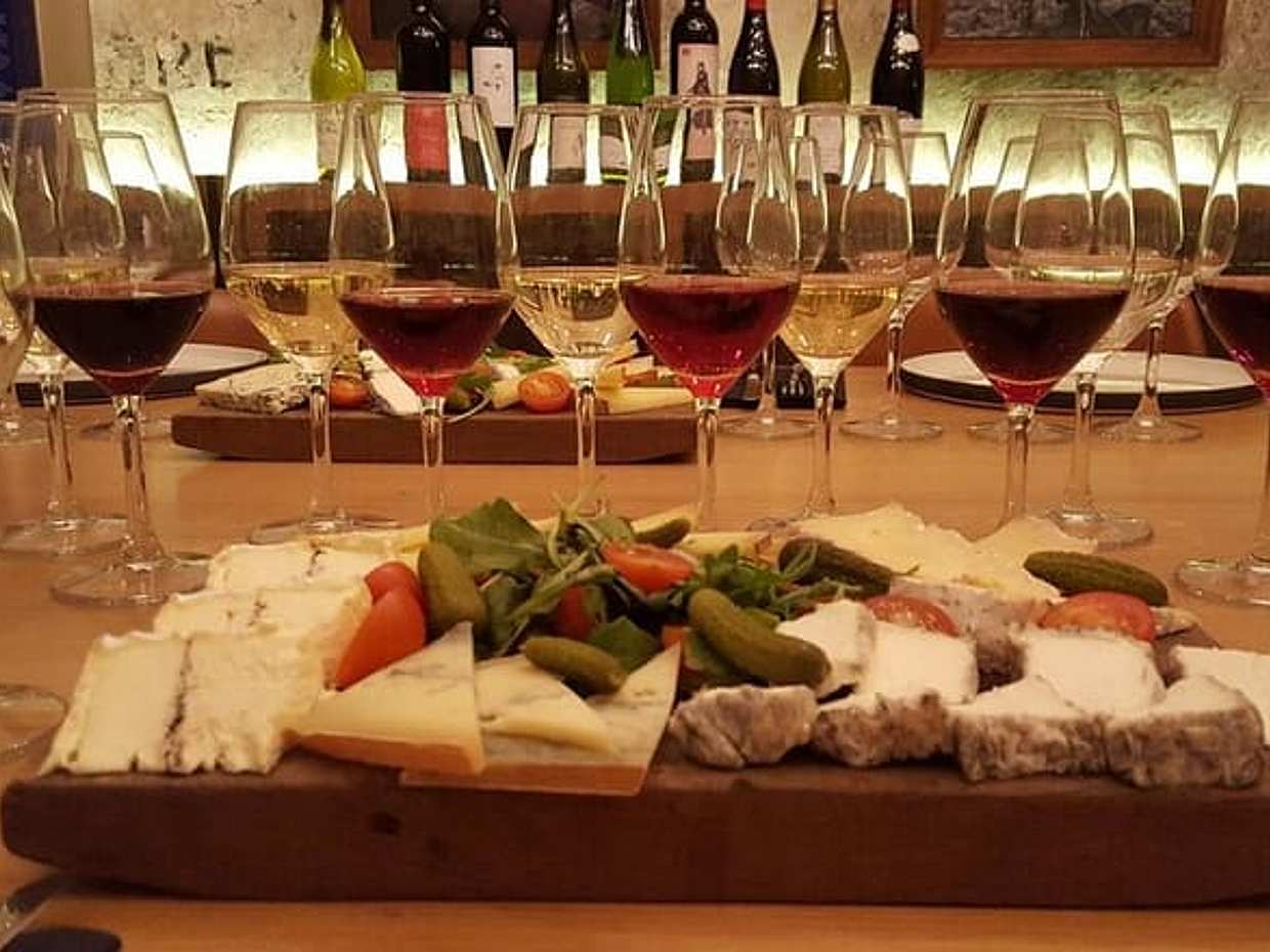 7 Hours Private Seine River Cruise I Moulin Rouge I Wine Tasting