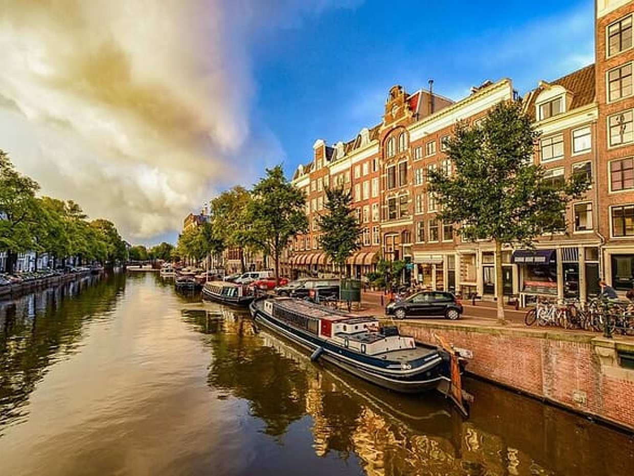 Private Transfer from Berlin to Amsterdam with 2h of Sighseeing