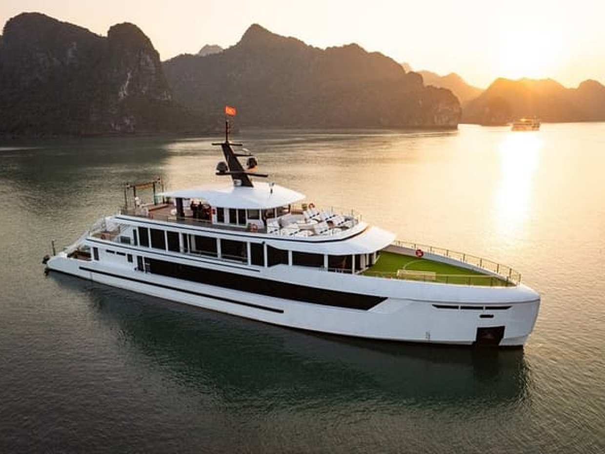 Hera Luxury Day Cruise to Halong Bay by Expressway from Hanoi, photo 5