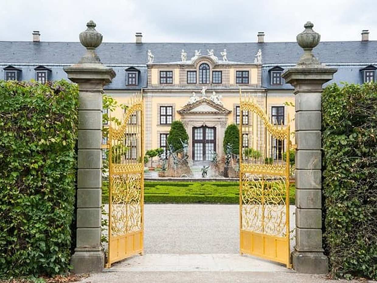 Private Transfer from Hamburg to Hannover with 2h of Sightseeing