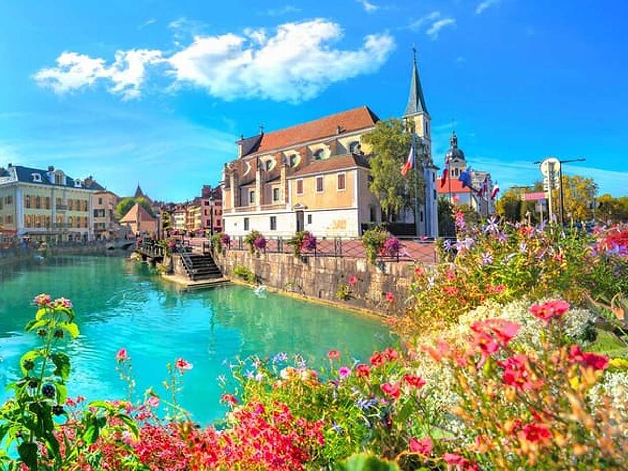 Private transfer from Geneva to Genoa with 2h stop in Annecy, photo 2