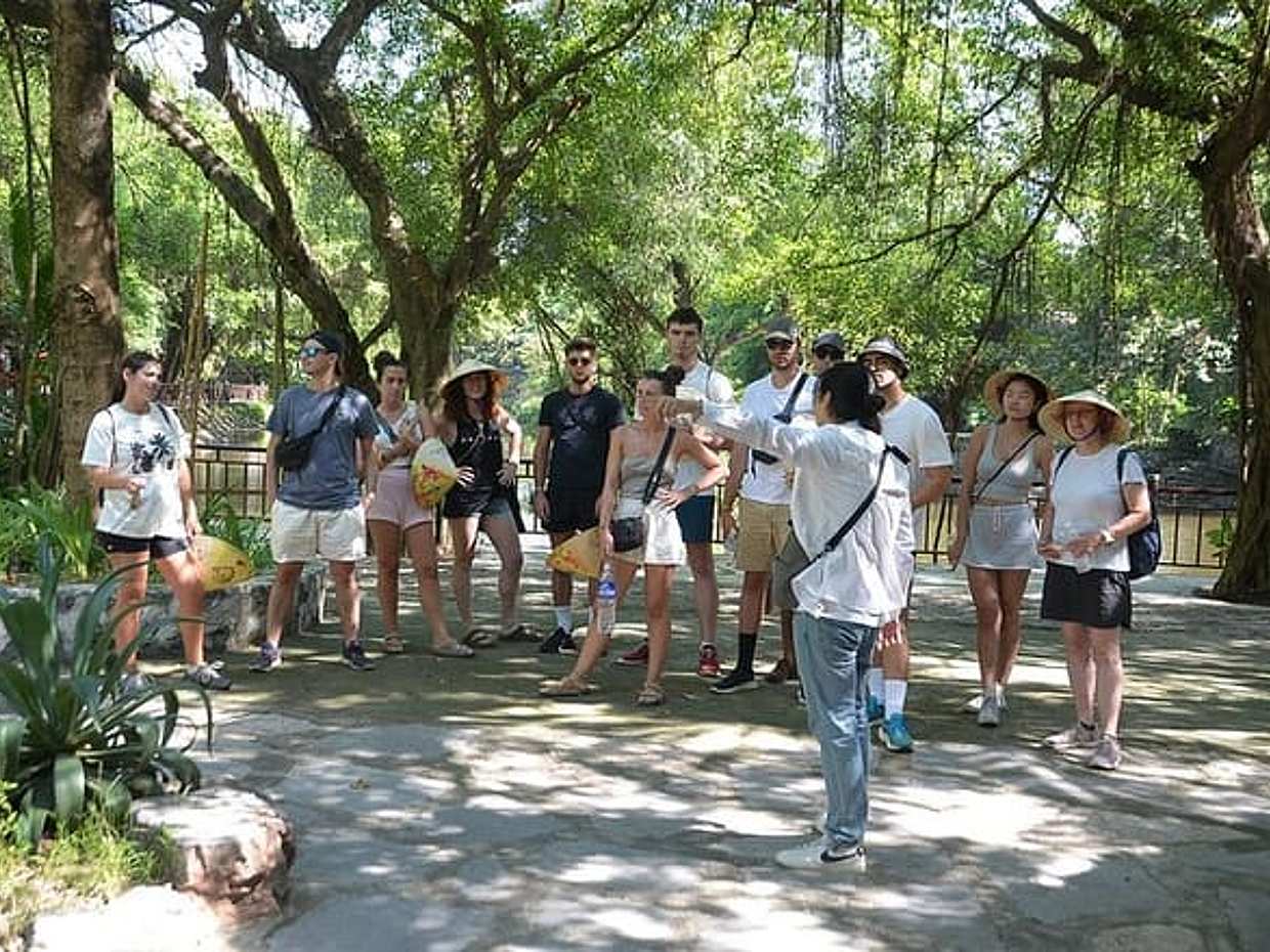 "Desde Ninh Binh: Tour de un día en grupo pequeño por Hoa Lu, Trang An, Hang Mua en Vietnam", photo 5