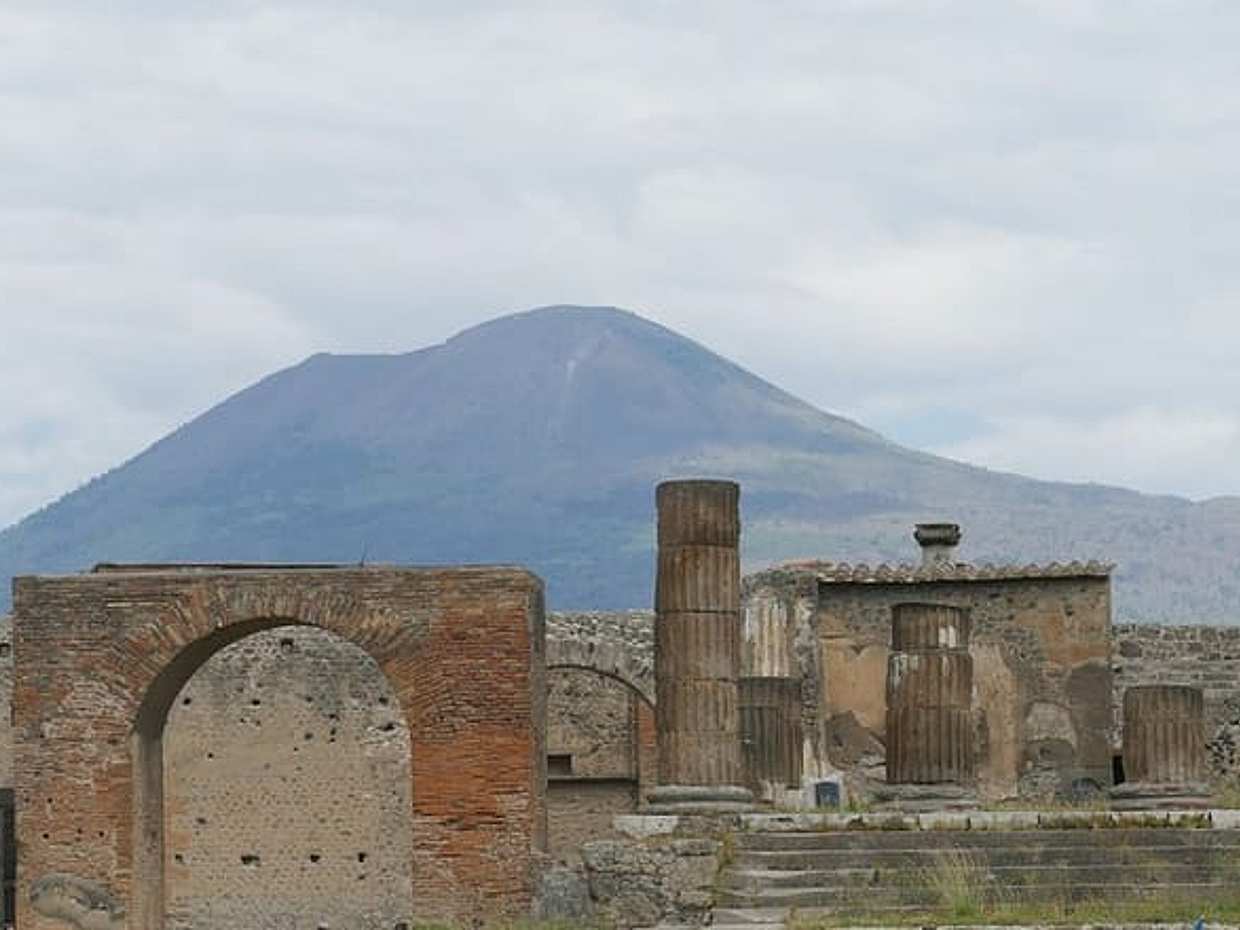 Pompeii and Vesuvius - VIP Tour/Small Group with Lunch