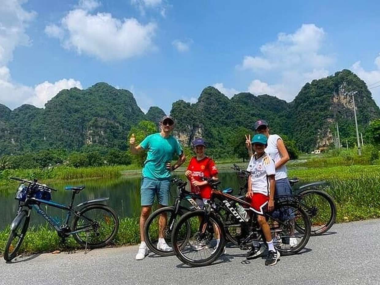 Luxury Private Tour From Hanoi: Local Family, Tam Coc & Hoa Lu