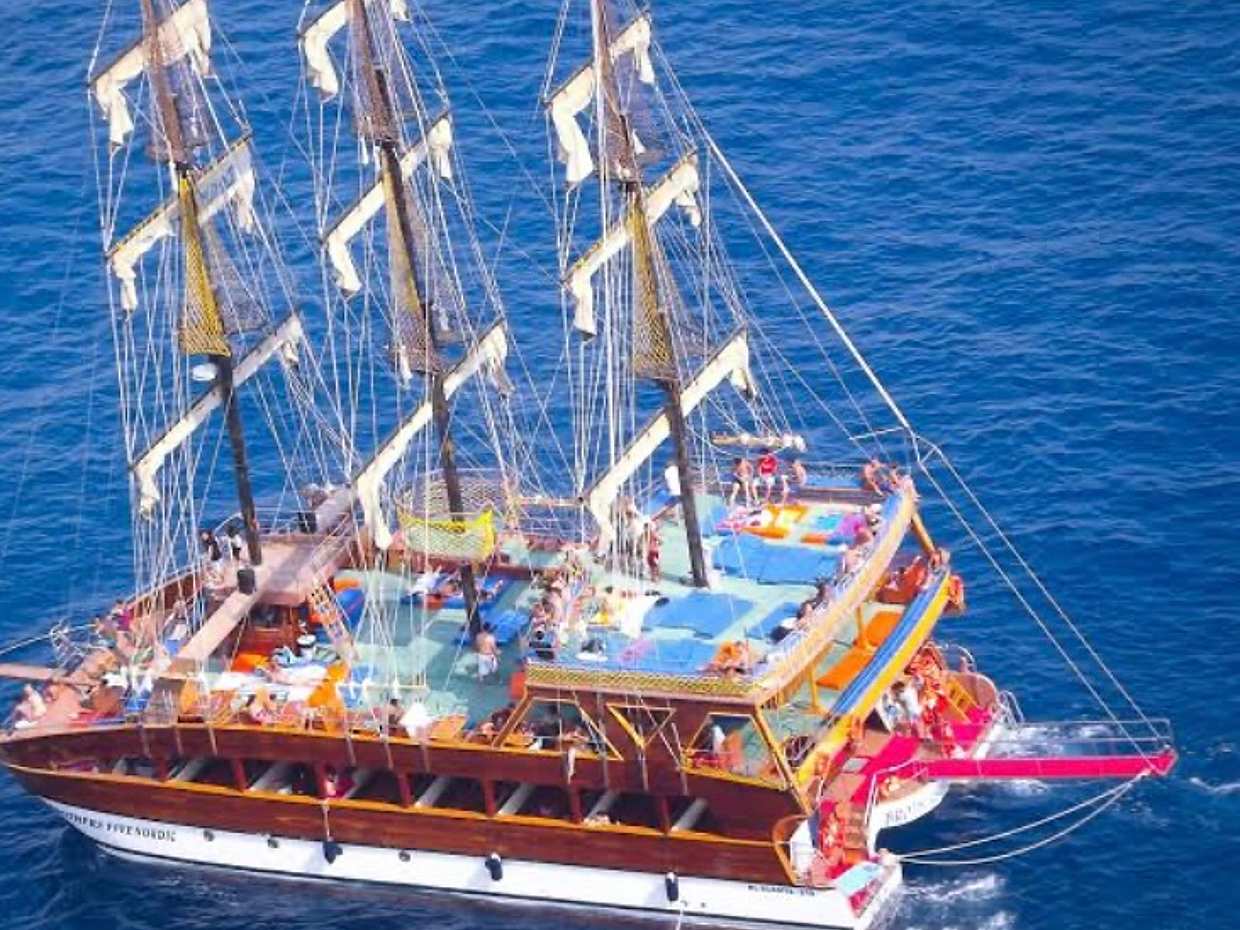 All Inclusive Catamaran Yacht Tour with Lunch and Soft Drinks in Turkey, Alanya, photo 3