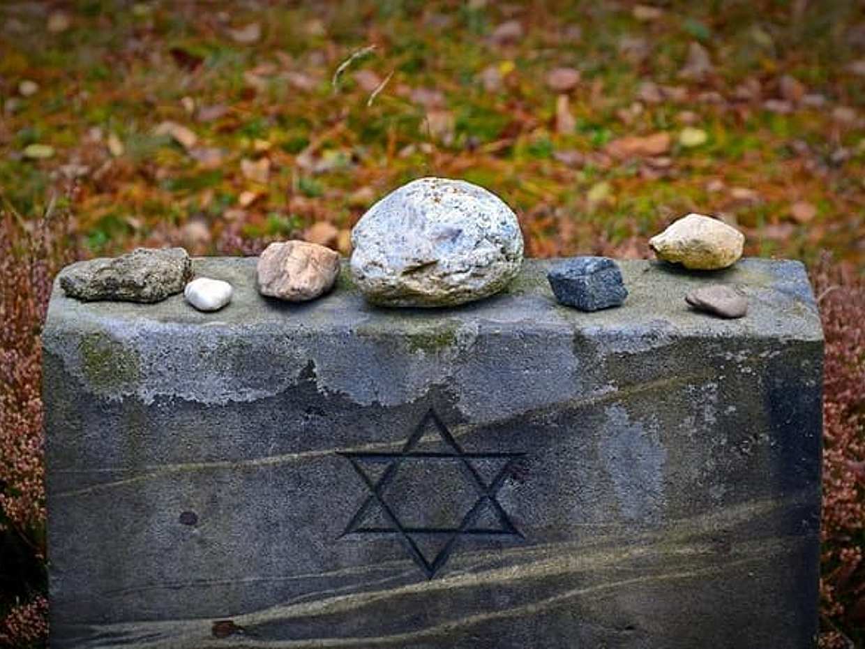 Private transfer from Prague to Berlin with Terezin Concentration Camp stop
