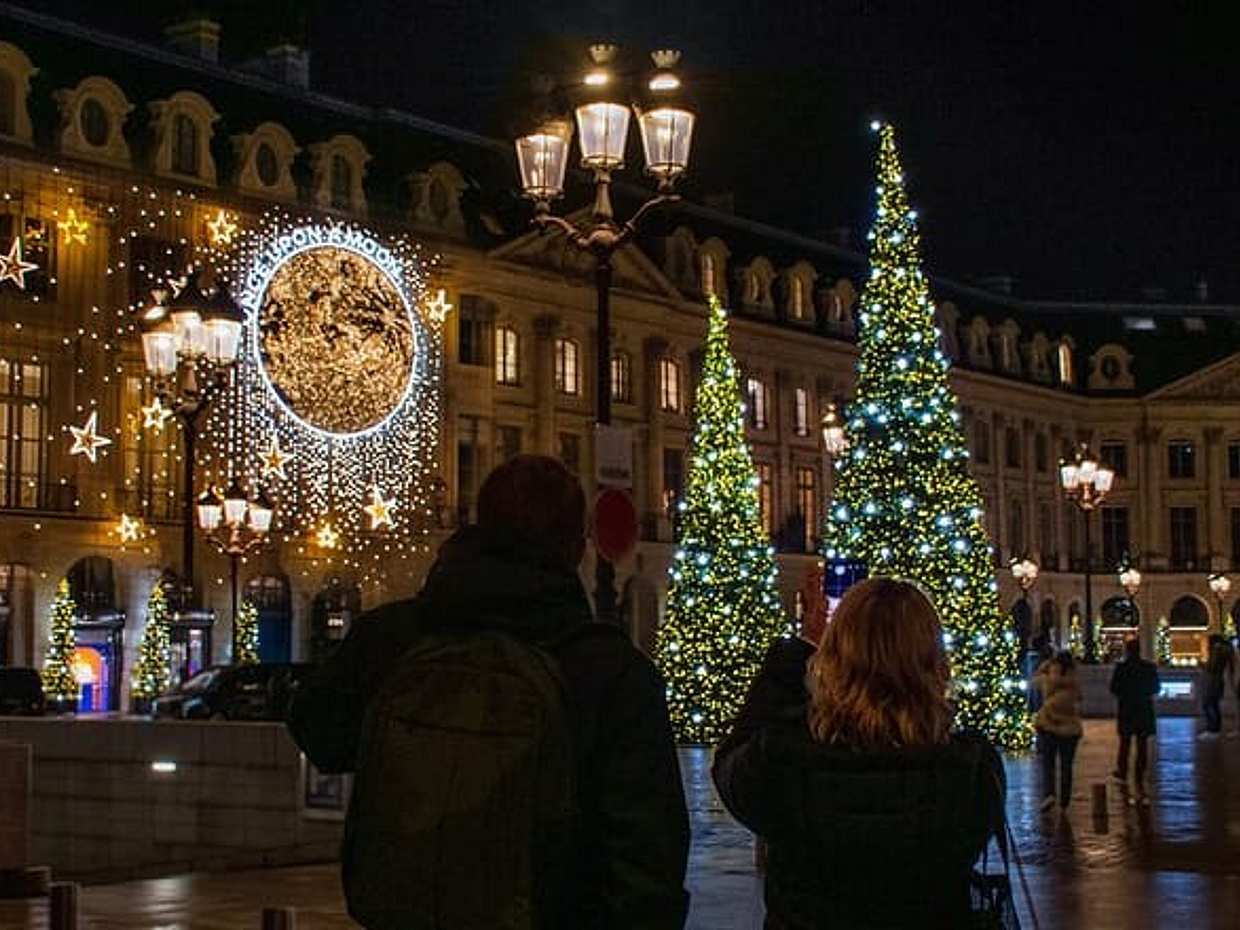 Paris Christmas Lights Small Group Walking Tour with Local Guide