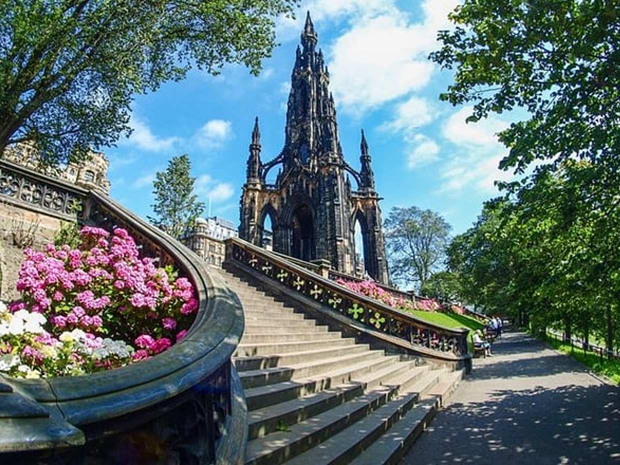 Edinburgh Scavenger Hunt & Highlights Self-Guided Walking Tour, photo 5