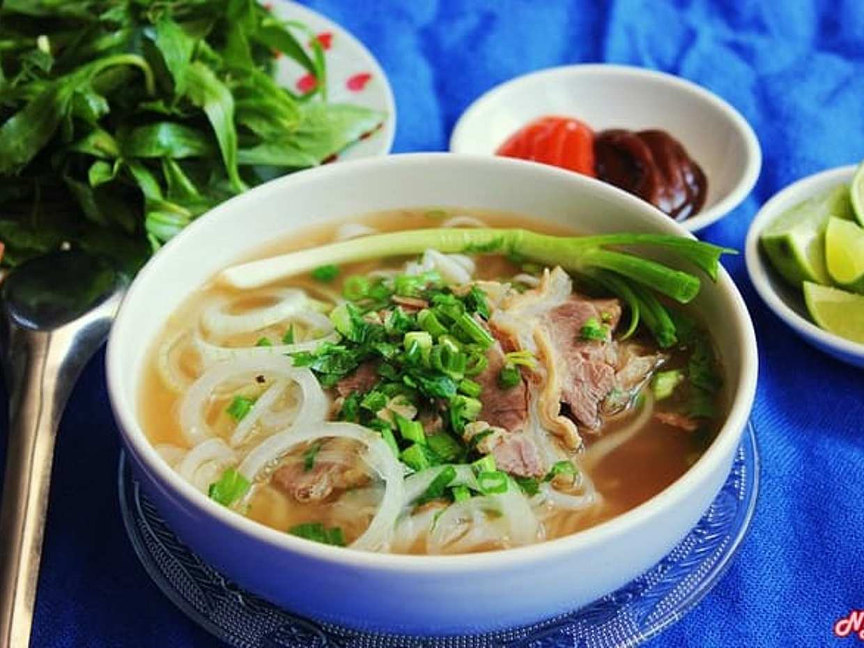 Small-group Foodie by Night in Saigon (04 hours) in Vietnam, Ho Chi Minh City, photo 3