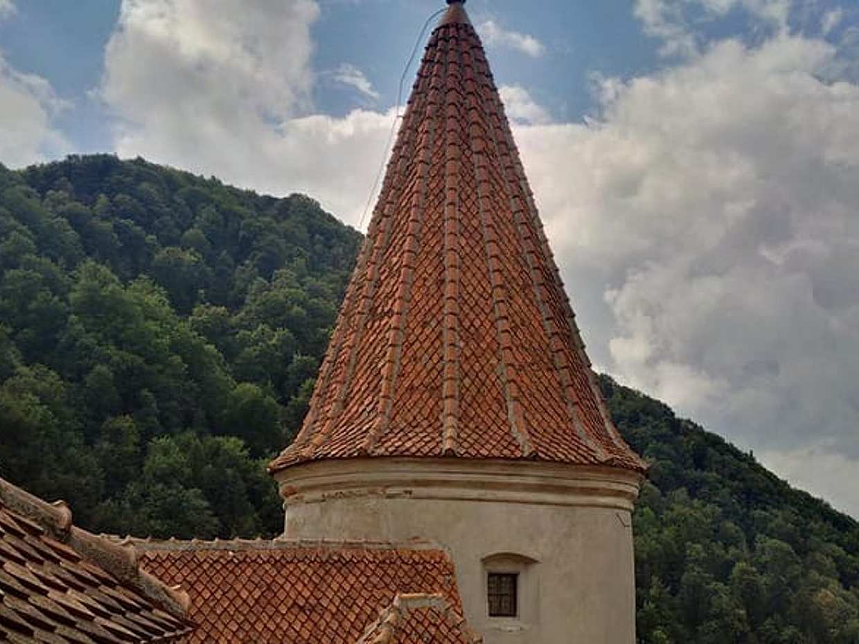 Romanya, Brașov'daki Burzenland'da bulunan Bran Kalesi ve Sakson Tahkimatlarının Tarihini Deneyimleyin, photo 2