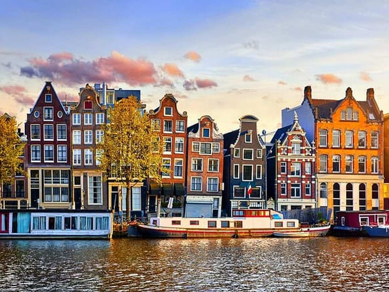 Private transfer from Rotterdam to Amsterdam, 2h Stop in Leiden in Netherlands