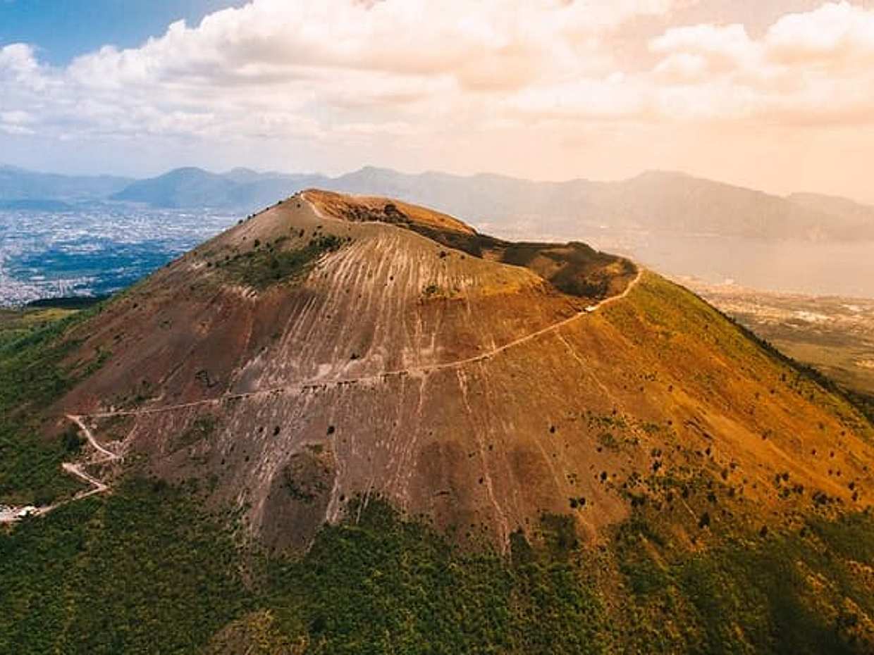Private Transfer-Positano to Naples with 2h of Sightseeing: Vesuvius or Pompeii, photo 4