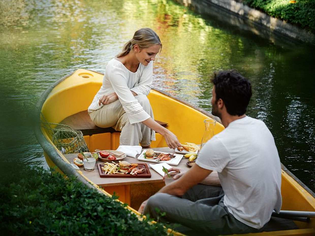 Romantic Picnic Lunch on a Boat for Couple in Ubud, Indonesia
