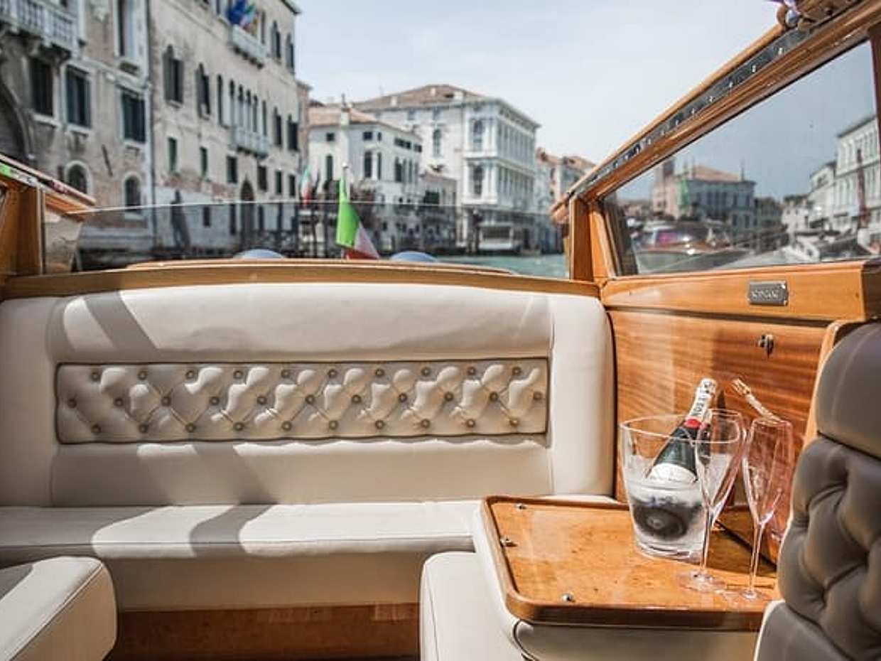 Private LimoBoat Tour Murano Burano and Torcello