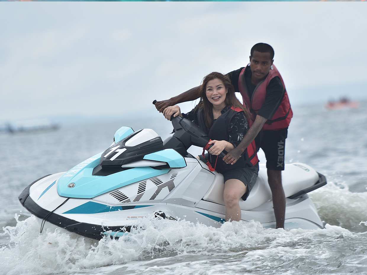 Paquete de deportes acuáticos en Bali: Banana Boat + Fly Fish o Parasailing + Moto de agua + Fly Board + Sea Walker en Indonesia.
, photo 3