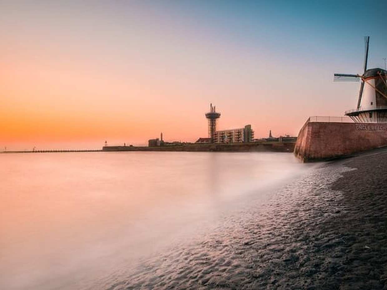 Privétransfer: Amsterdam naar Vlissingen, 2 uur stop in Rotterdam in Nederland