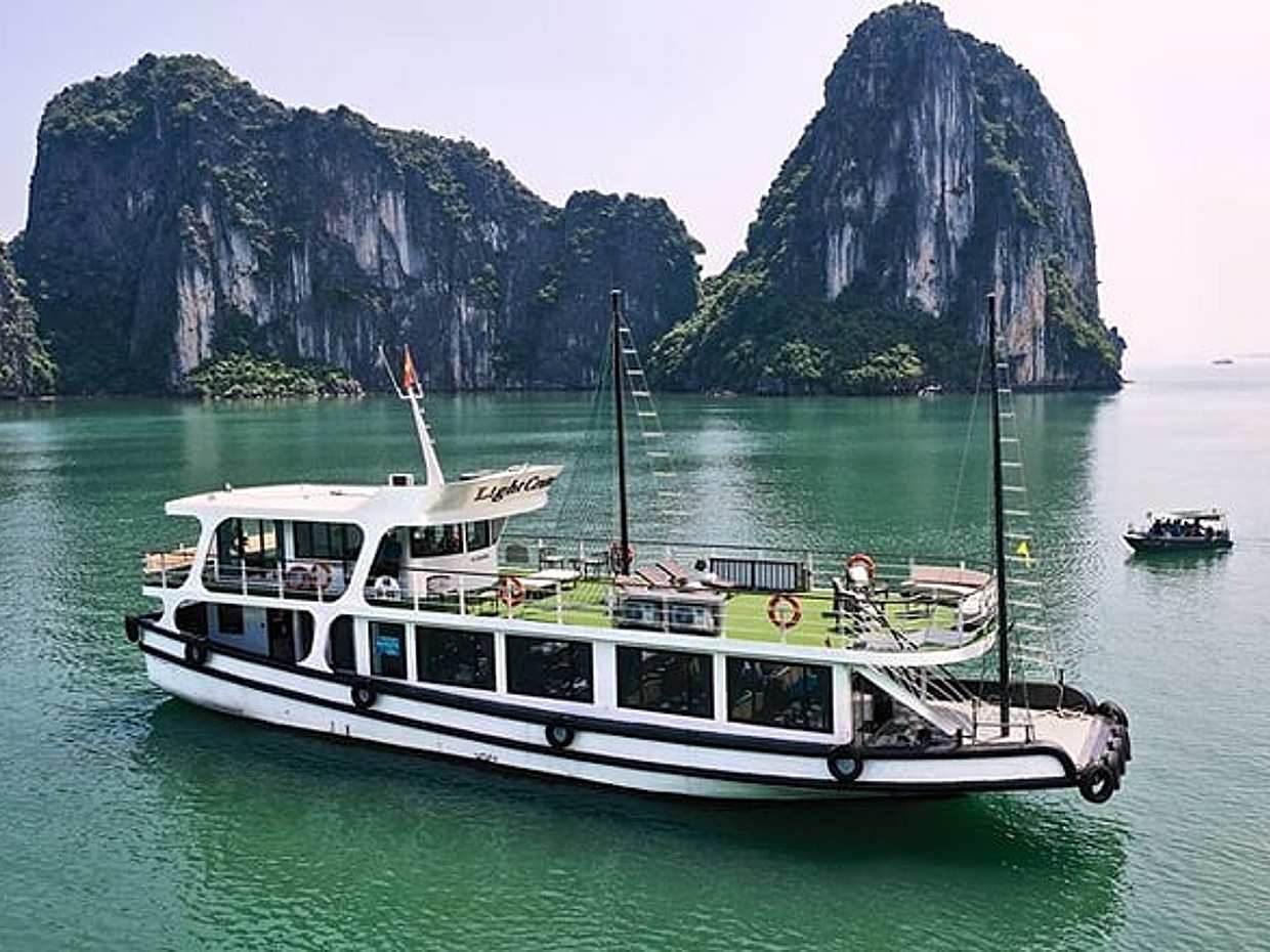 Light Cruise - Halong Deluxe Day Cruise with Small Group on Boat, photo 2