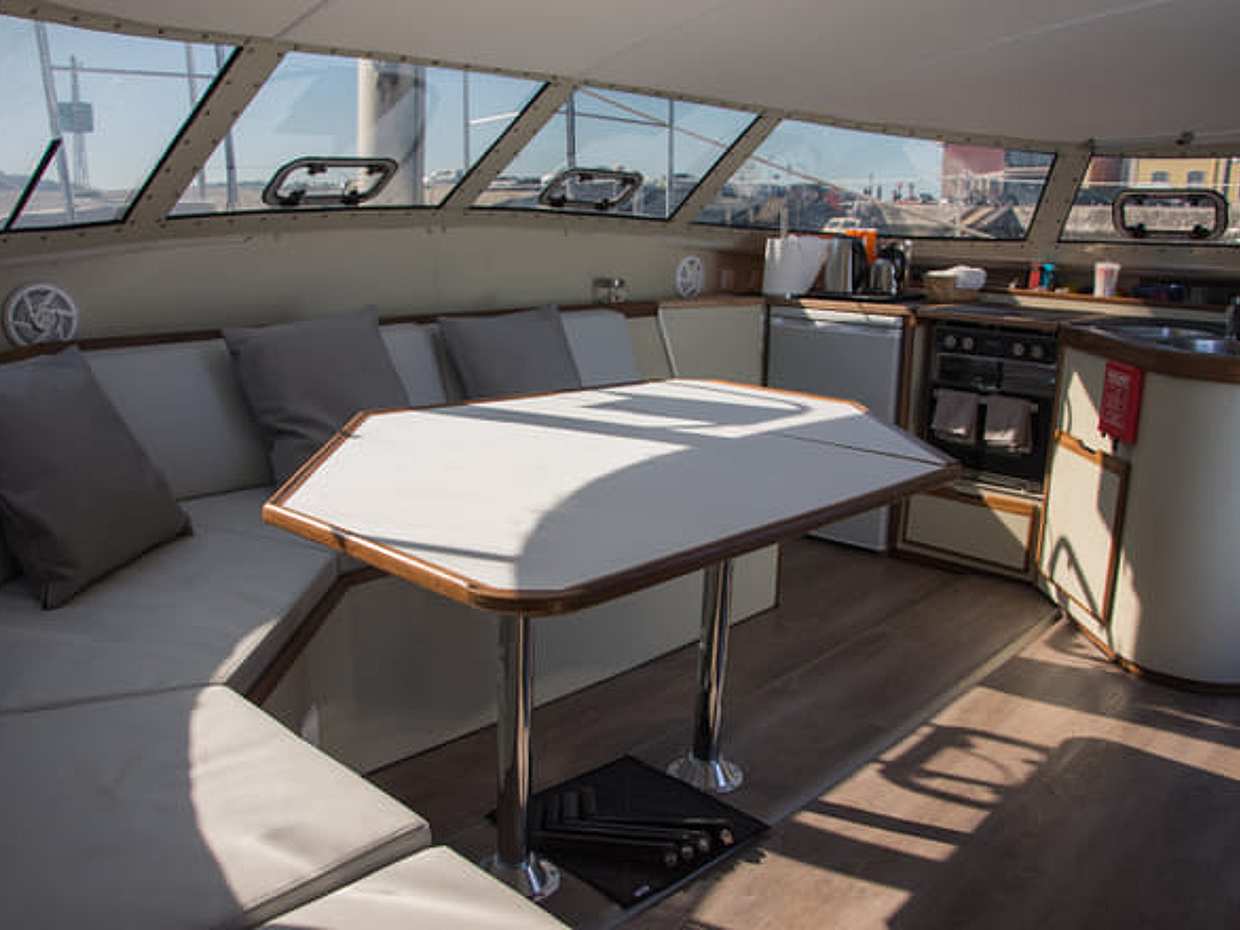 2H Tour on a Private Sailing Catamaran "Scarlett" up to 16 people in Portugal, Lisbon, photo 3