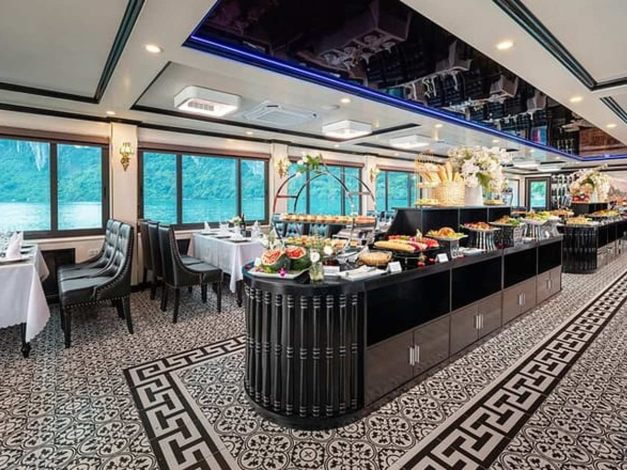 BEST SELLER Halong Bay 5 Star Day Cruise: Buffet, Kayak & Jacuzzi, photo 4
