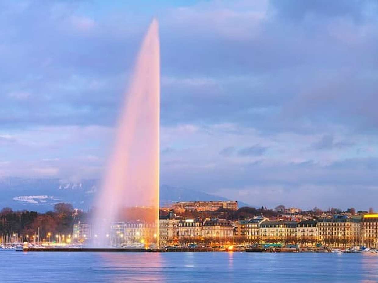 Private transfer from Zurich to Geneva, 3h Stop in Lausanne