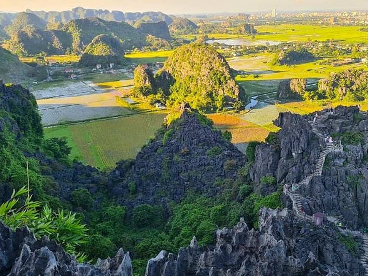 Luxury Private Day Trip Explore Bai Dinh, Trang An & Mua Caves, photo 2