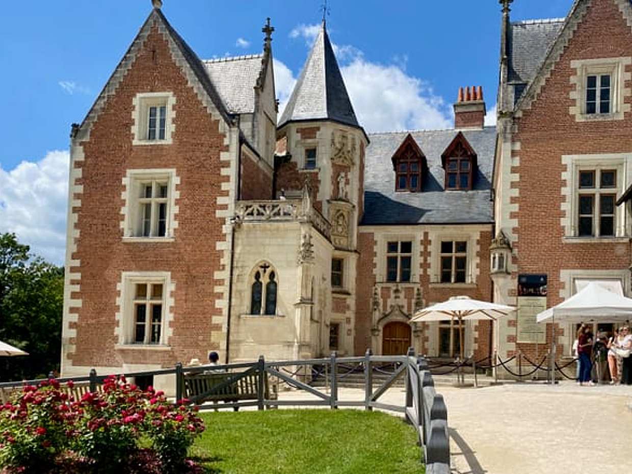 Loire Valley Castles Chenonceau Amboise & Da Vinci Small Group Trip from Paris.