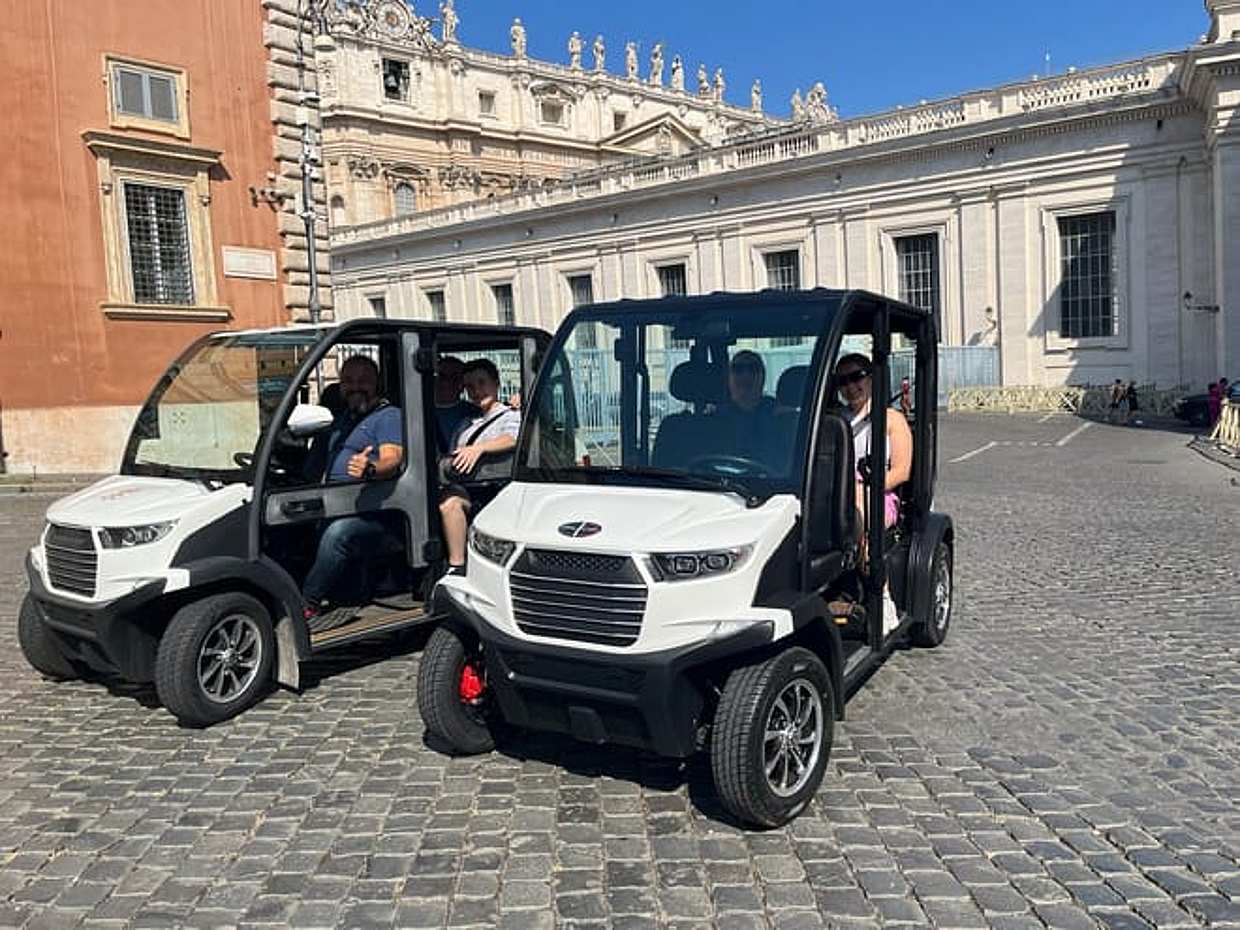 Private Golf Cart Tour of Rome City Center with Local Driver and Photo Stops