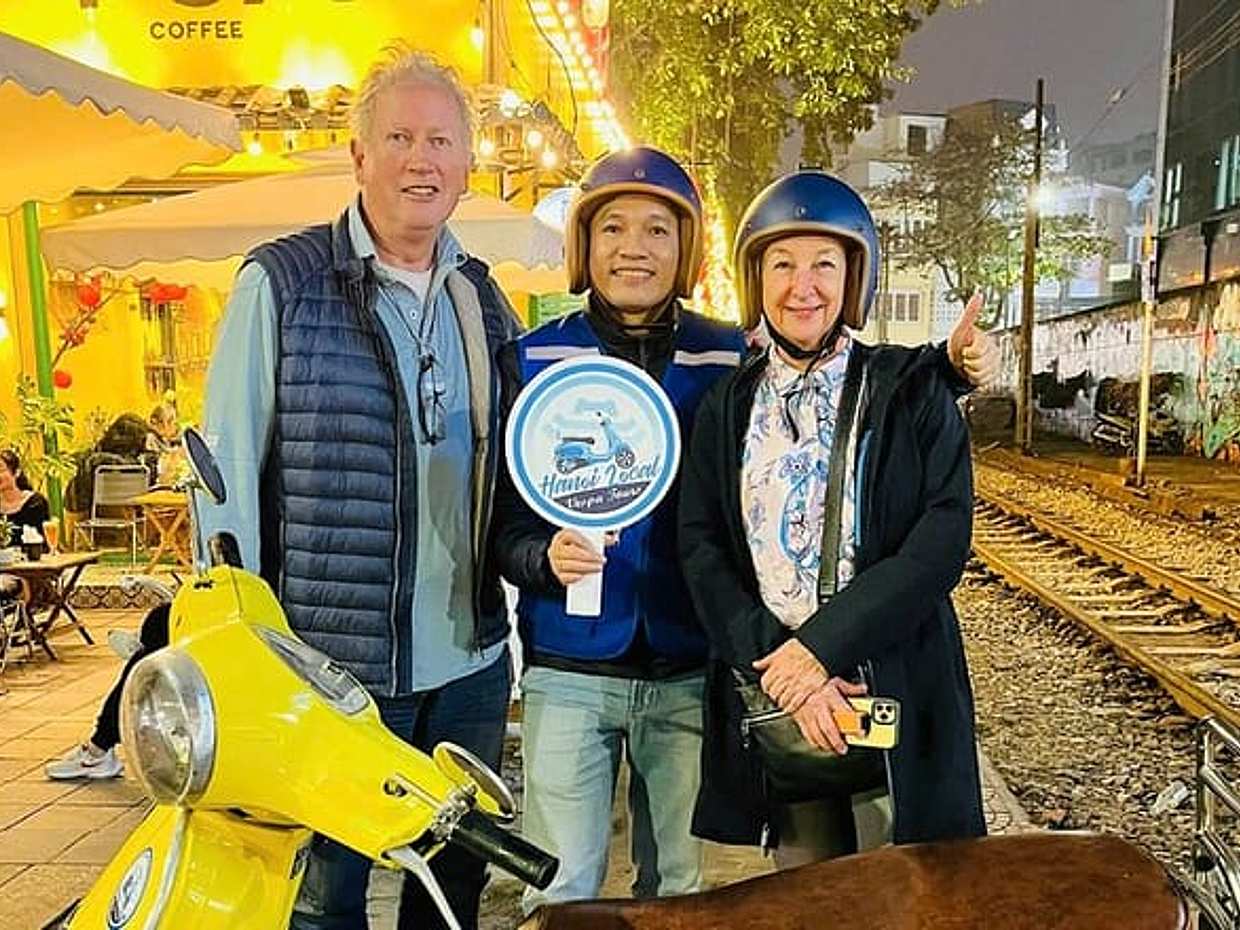 Hanoi Vespa Sunset Tour with Local Food and Train Street in Vietnam, Hà Nội, photo 3