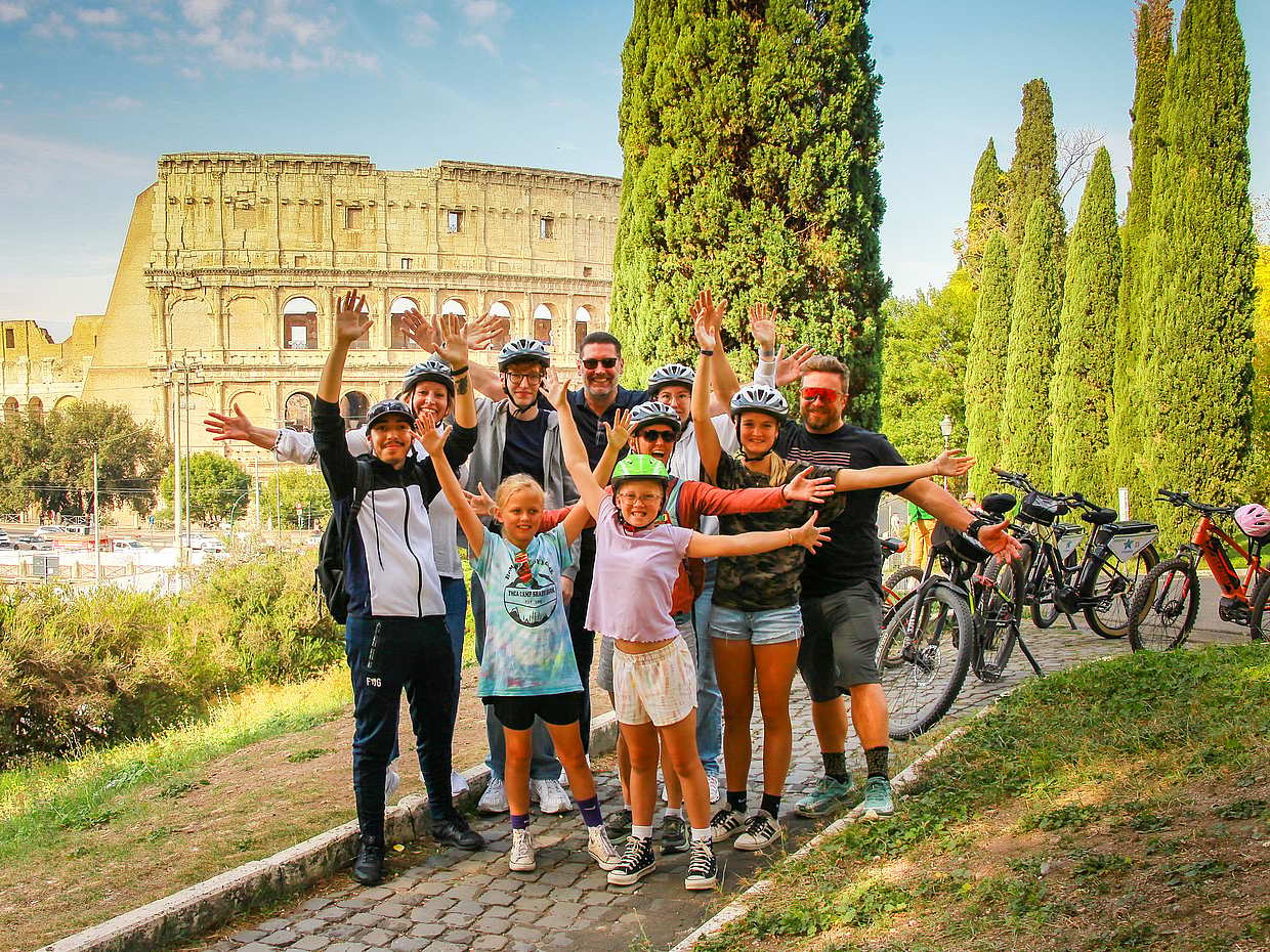 Highlights of Rome City Bike Tour with Colosseum View, Trevi Fountain and Spanish Steps in Italy, Rome E-Bike Tour, photo 2