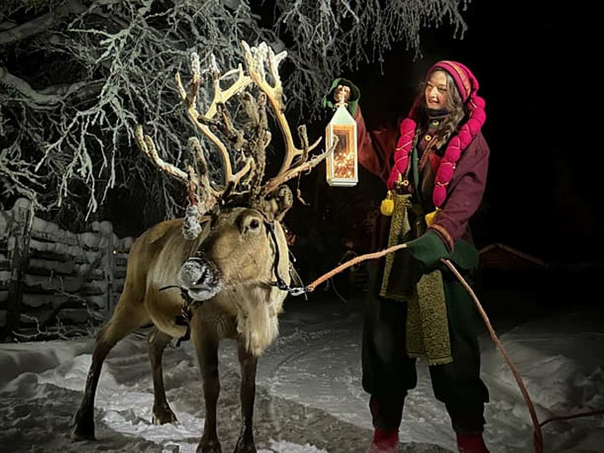 Meet Santa Claus & Mrs. Claus in a Secret Hideaway, Levi ®, photo 4