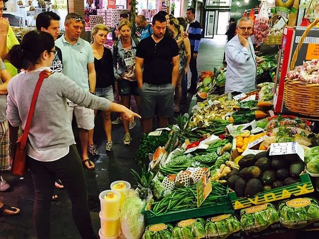 "Sevilla: Tour a pie por el mercado de Triana con guía local en España", photo 5