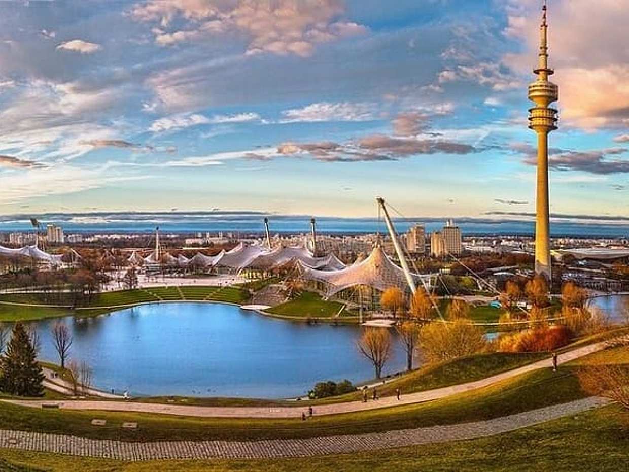 2 Hour Private Sightseeing Transfer from Berlin to Munich in Germany, photo 3