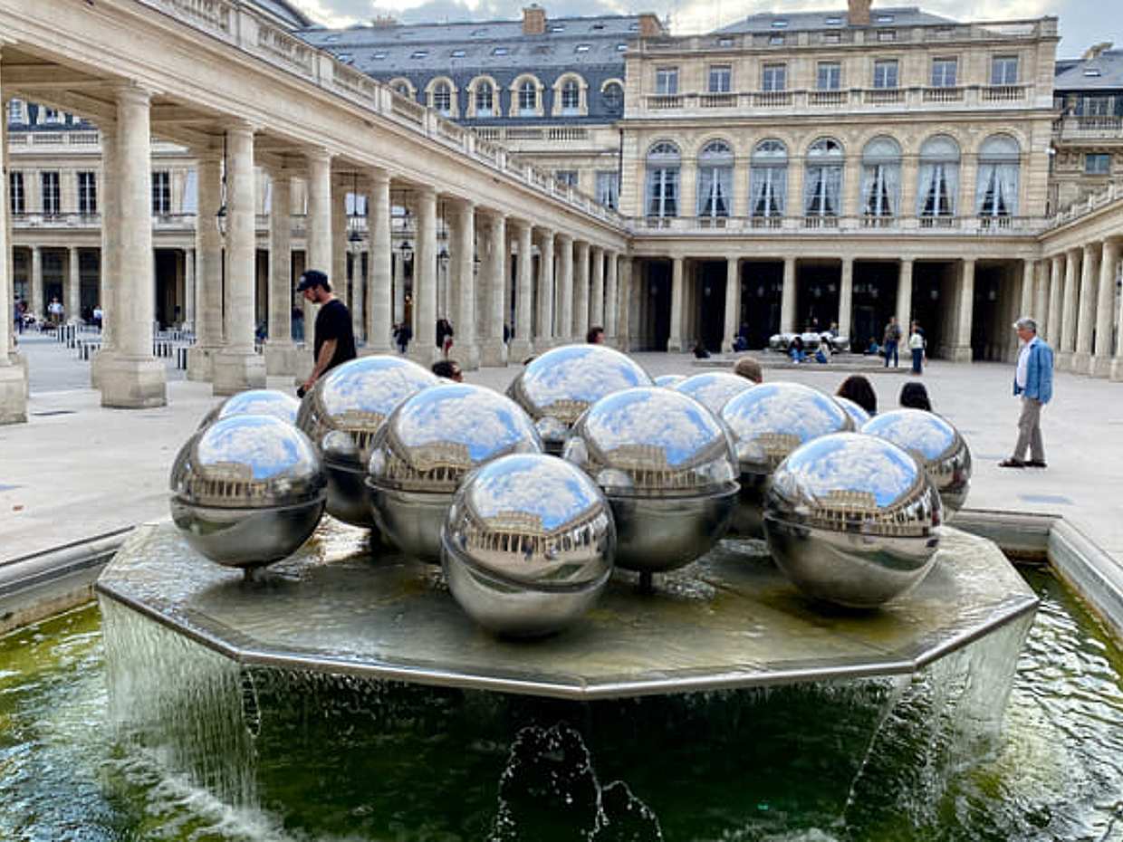 Paris Private Full Day 7 Iconic Sights City tour by Mercedes.