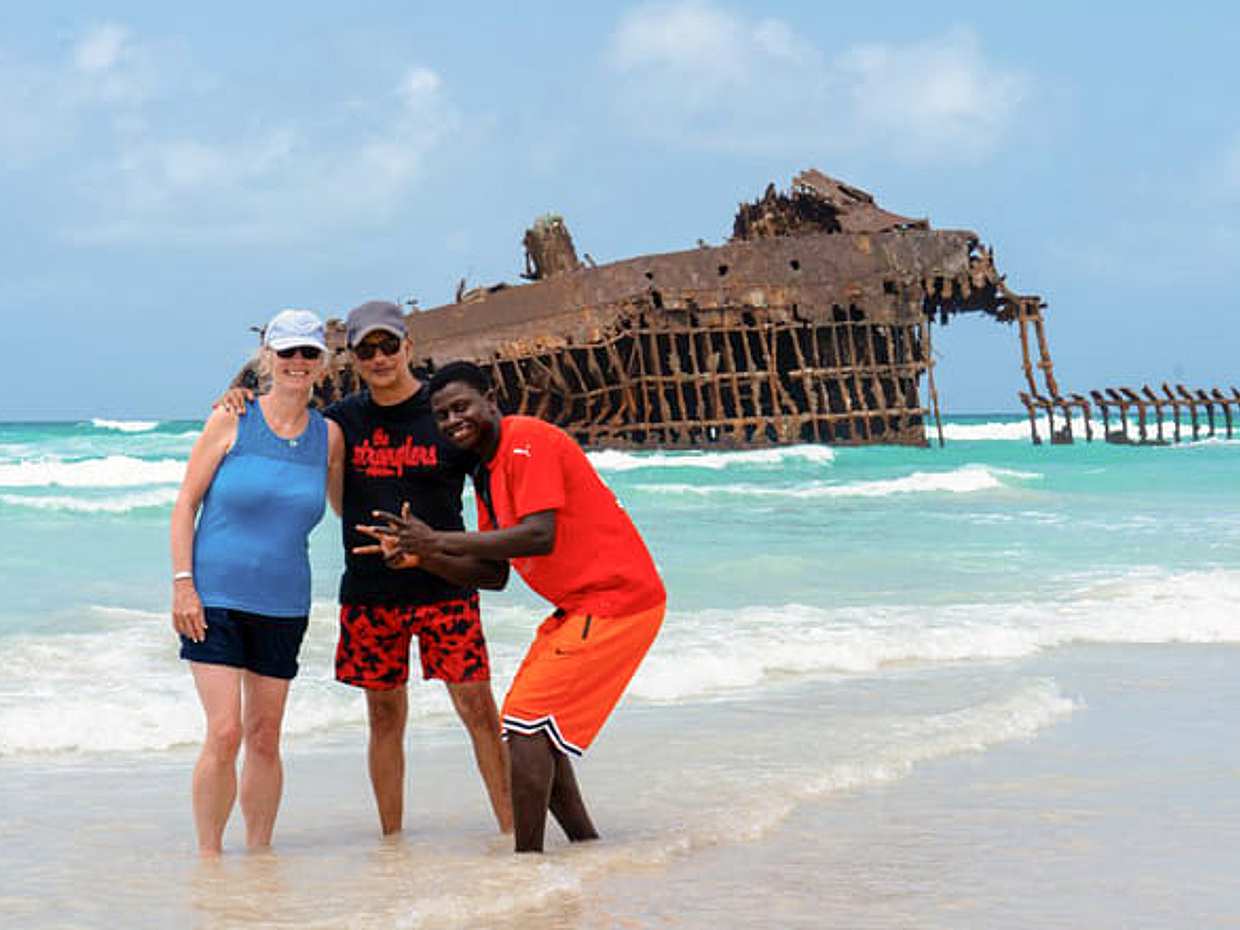 Boa Vista: ทัวร์อ่าวฉลามและเต่า, ทะเลทราย, ซากเรืออับปาง และหาด Santa Mónica ในกาบูเวร์ดี, Sal Rei