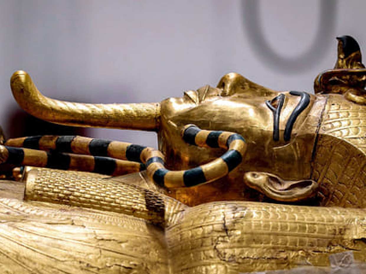"La tumba de Tutankamón y su momia en el Valle de los Reyes en Egipto, Palacio de Malkata"., photo 5