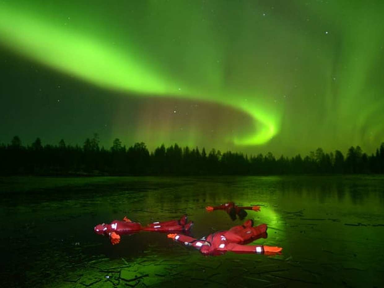 Aurora Ice Floating, Levi — evening float under the Arctic sky