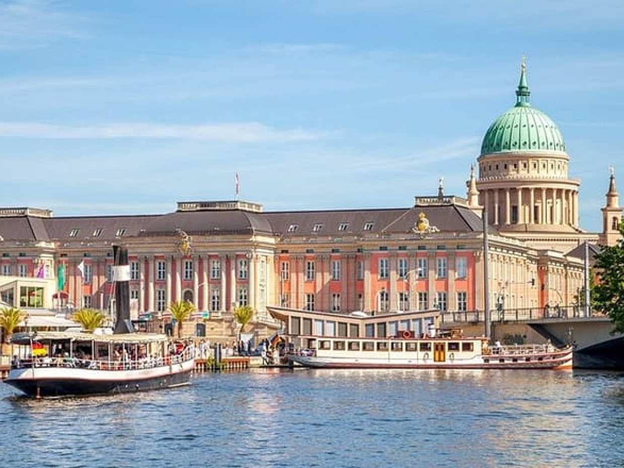 Private transfer from Berlin to Prague with stops at Potsdam + Sanssouci Palace, photo 3