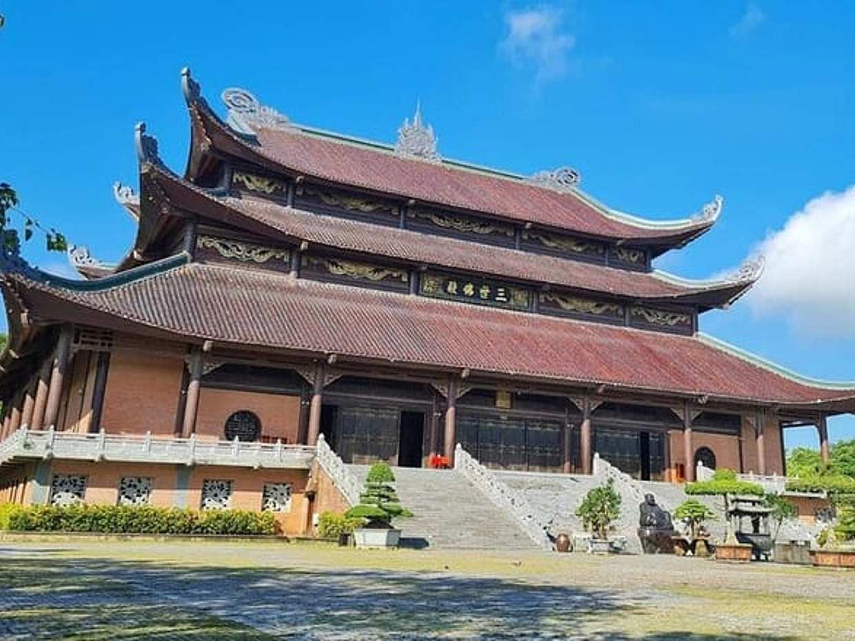 From Hanoi: Bai Dinh Pagoda, Trang An & Mua Caves, Limousine Bus