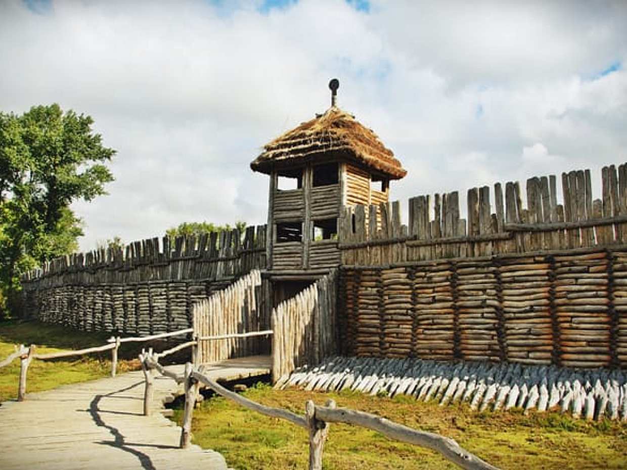 Wielkopolska Treasures: Gniezno - Biskupin - Wenecja - PRIVATE tour from Poznan (8h)