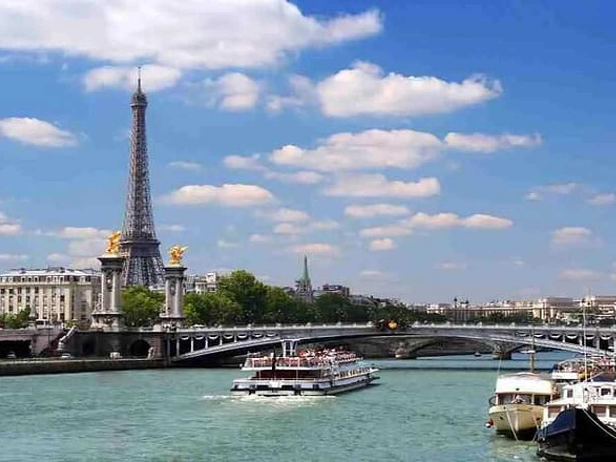 Paris - 2 Days Sightseeing Bus Tour and River Cruise, photo 3