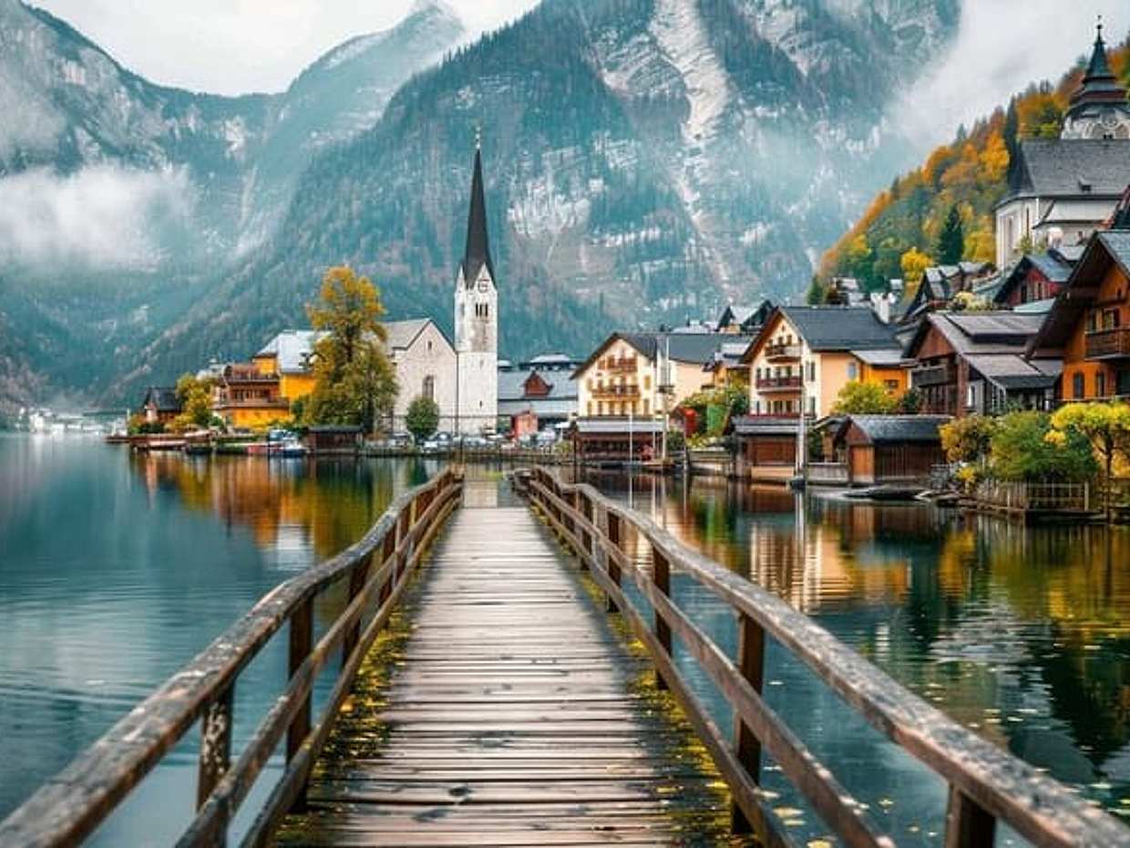 Private day trip from Salzburg to Mondsee, Hallstatt and back in Austria