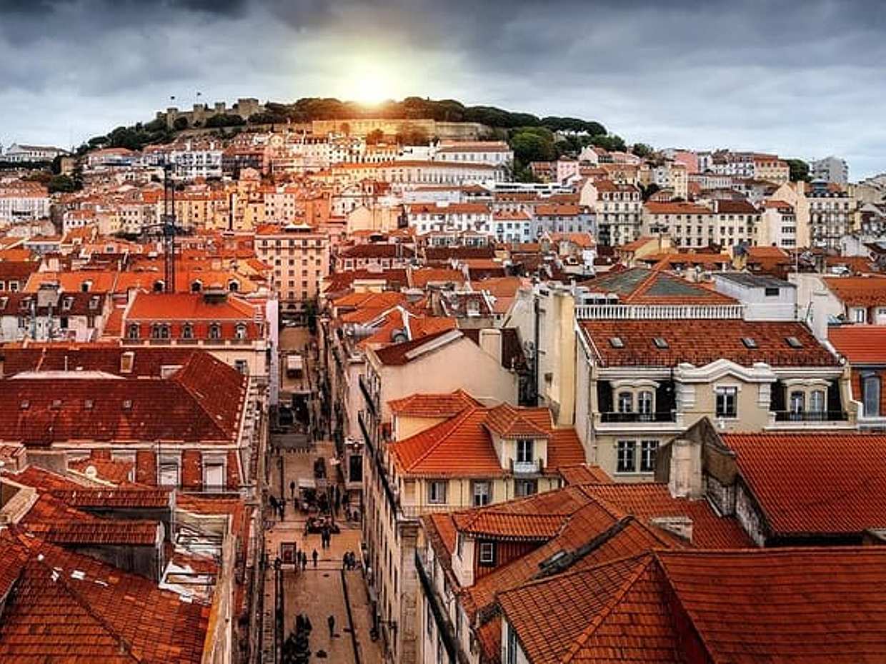 Private Car Transfer from Braga to Lisbon with 2 hours for sightseeing