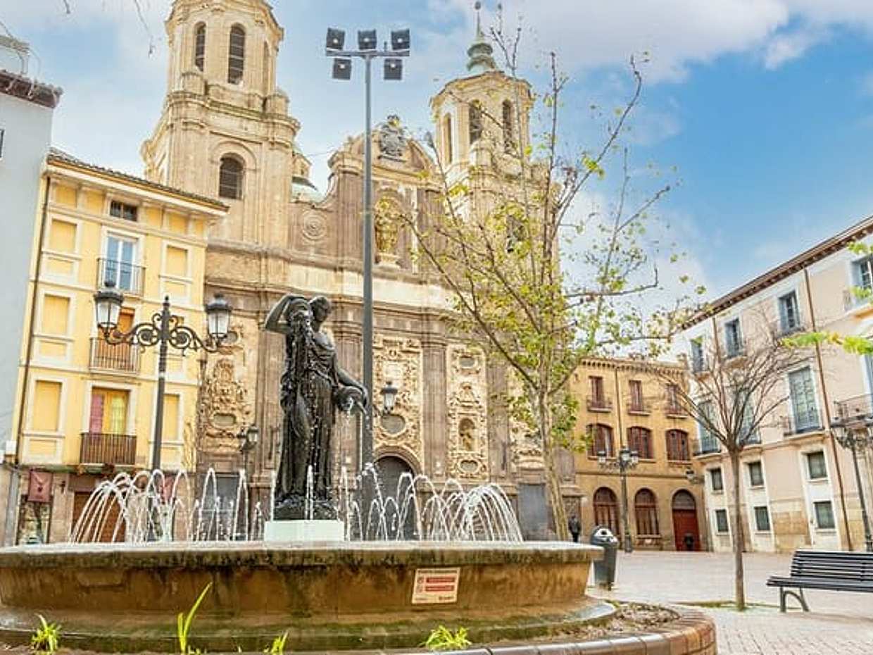 "Tour a pie autoguiado y búsqueda del tesoro en Zaragoza, España", photo 3