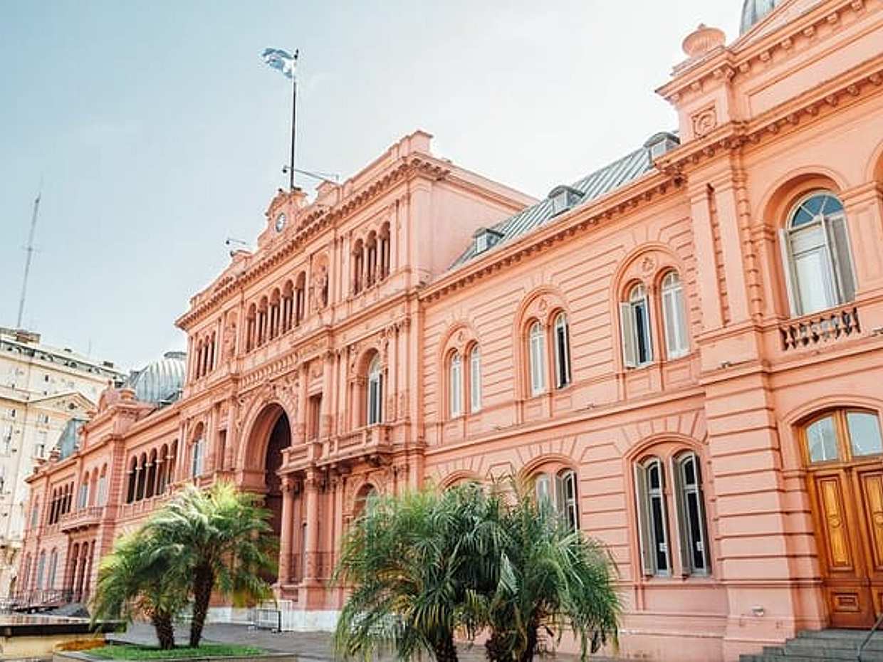 "Secretos del Buenos Aires Histórico: Recorrido de Puzles Autoguiado en Argentina"